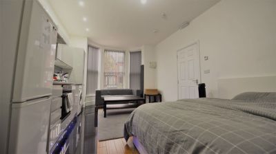 1 bedroom Studio in Kelso Road, Leeds - Photo 4