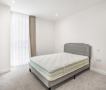 37 Clarendon Road, Watford - Photo 2