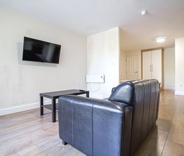 Apt 23, Fairbairn Residence - Photo 1