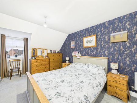 4 bedroom semi-detached house to rent - Photo 4