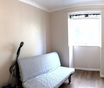 2 Bed Flat, Brook Court, SO16 - Photo 1