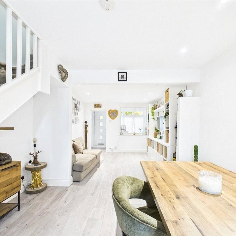 2 bedroom terraced house to rent - Photo 1