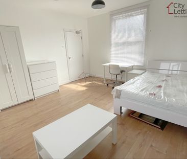 2 Bedroom Flat - Photo 1