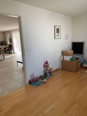 5 pièces avec balcon dans quartier calme et verdoyant - Photo 3