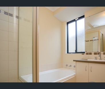 GREAT LOCATION EASY CARE FAMILY HOME NEAR AMENITIES - Photo 3