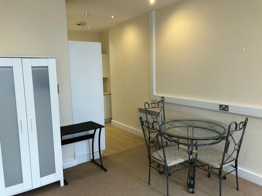 Studio to rent - Photo 1