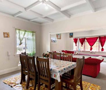 Large bungalow in the heart of Otahuhu! - Photo 2
