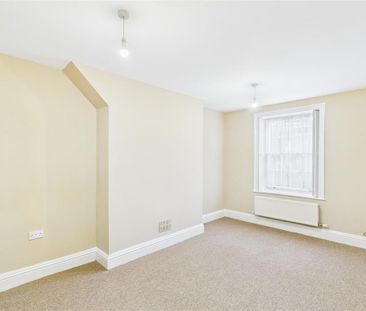 3 bedroom flat to rent - Photo 4