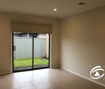 16 Godfrey Avenue, 3977, Cranbourne East Vic - Photo 1