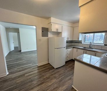 3 1/2 RÉNOVÉS, CHAUFFAGE EAU CHAUDE INCLUS, PRES UDEM, HEC, POLY, H... - Photo 2