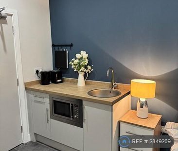 8 bedroom semi-detached house to rent - Photo 6