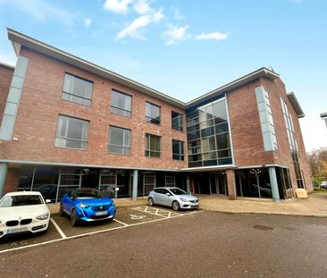 Sheila House, Fleet, Hampshire, GU51 - Photo 6