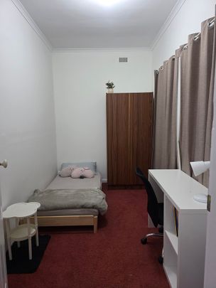 5-bedroom shared house, Glenview Av - Photo 1