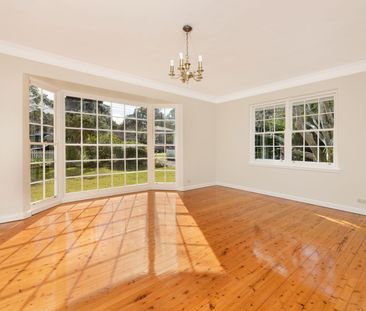 Family home with multiple living areas - Photo 3