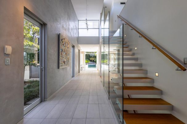 Luxury home with swimming pool and sea views - Photo 1