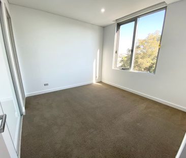 Bright two bedroom apartment in Waterloo - Photo 3