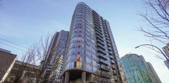 High Rise in Robson street in the middle of downtown - Photo 2