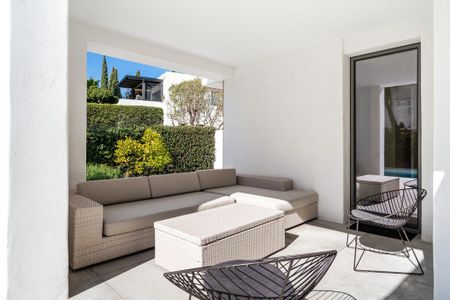 Luxury Villa for rent in The Golden Mile, Marbella, Andalusia - Photo 2