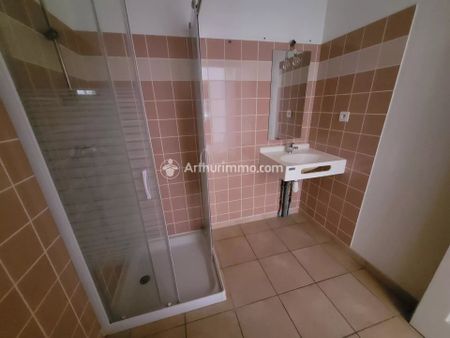 Location Maison 2 pièces 45 m2 à Saint-Jean-d'Angély - Photo 3