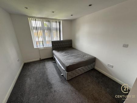 5 bedroom semi-detached house to rent - Photo 5