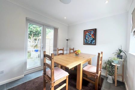 Hawthorn Road, Woking, Surrey, GU22 - Photo 4