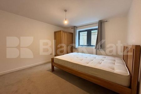 Private gated development set back in beautiful grounds - Photo 4