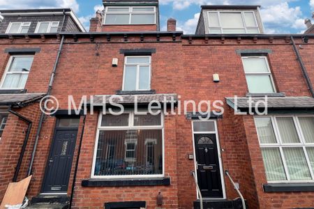 4 Bedroom Mid Terraced House for rent in Welton Mount - Photo 3