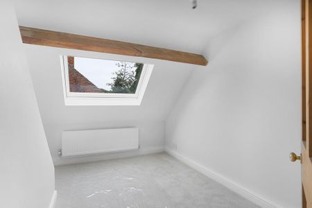 5 bedroom semi-detached house to rent - Photo 2
