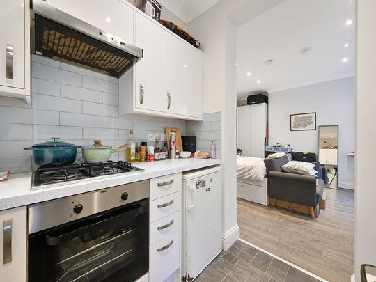 Studio to rent - Photo 1