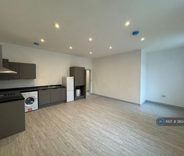 1 bedroom flat to rent - Photo 2