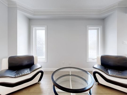 For Lease - 2 Gleave Court, Aurora, Ontario - Photo 1