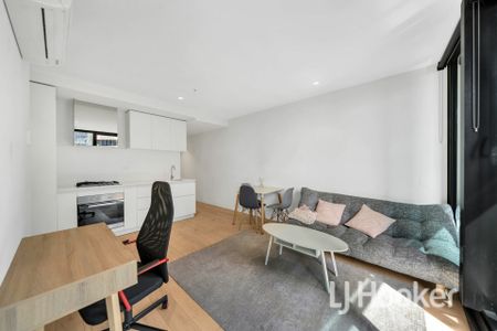Lovely 1-bedroom apartment in the heart of Melbourne CBD (EQ Tower) for Rent! - Photo 3
