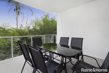 Large Modern Apartment - Close to UQ and Ironside State School - Photo 2