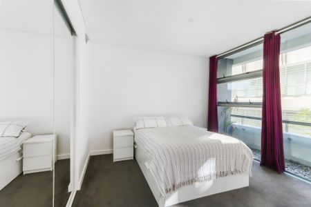 Modern 1-Bedroom + Study Apartment in the Heart of Crows Nest - Photo 2