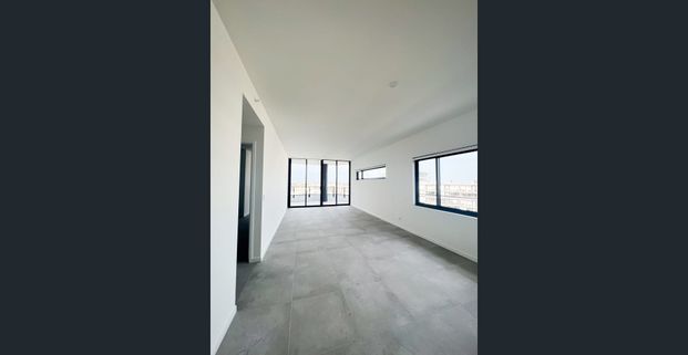 SOPHISTICATED WATERFRONT LIVING: 2 BEDROOM 2 BATHROOM APARTMENT - Photo 1