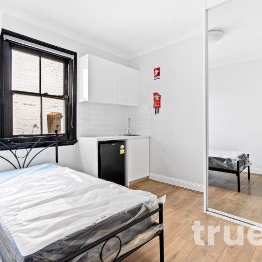 RECENTLY RENOVATED & FURNISHED ROOM - Photo 1