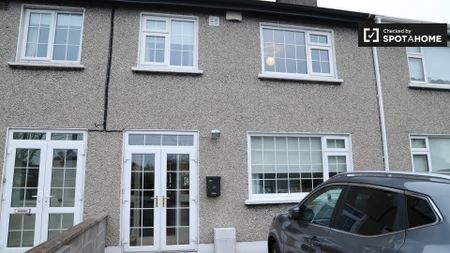 Room in 4-bedroom apartment in North Central Area, Dublin - Photo 3