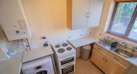 2 Bed Semi-Detached House, The Meadows, NG2 - Photo 5