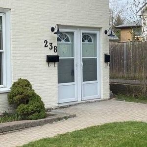 Beautifully Renovated Upper Unit on Wolsely Street! - Photo 2