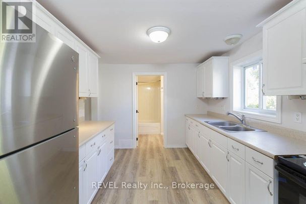 389 GLENDALE AVENUE, St. Catharines, Ontario, L2T1C3 - Photo 1