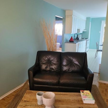 Beau Grand 4 1/2 propre à louer - Photo 3