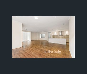 Four Bedroom Family Home - Photo 2