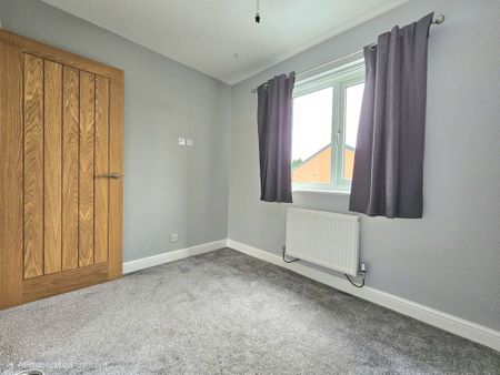 The Square, Tipton - Photo 3