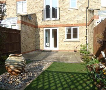 Horton Crescent, Epsom, Surrey, KT19 8AA - Photo 2