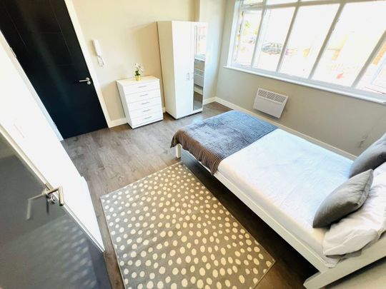 Room in a Shared House, Larbert Road, SW16 - Photo 1