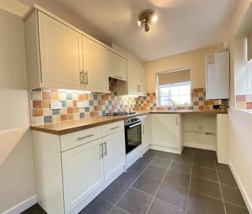 3 bedroom semi-detached house to rent - Photo 6