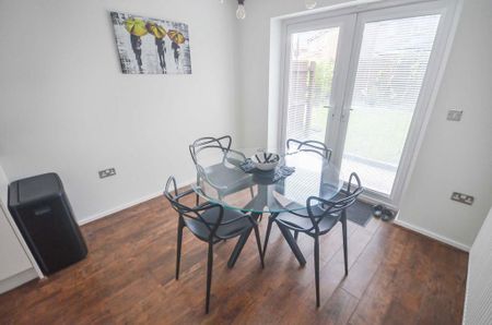 3 bedroom detached house to rent - Photo 3