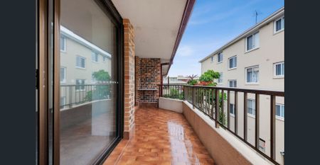 Beach side living at its best - Photo 5