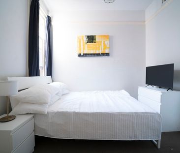 Chippendale - Photo 3