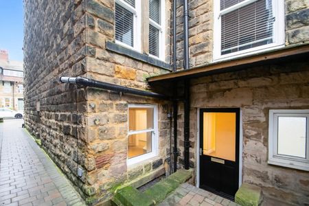 1 bedroom Flat To Let - Photo 2